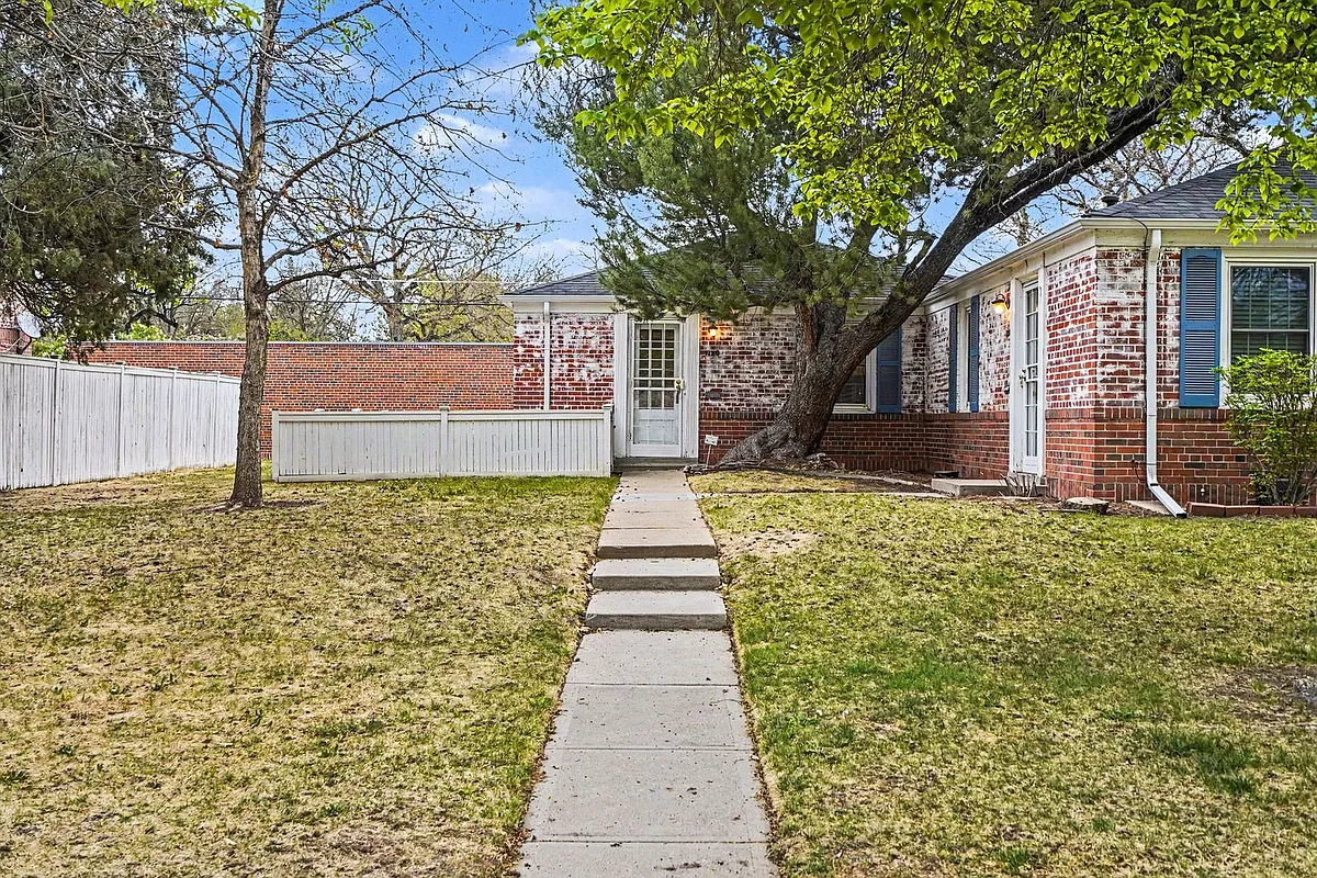 Building Photo - 1220 Leyden St