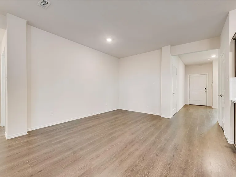 4016 Huntington Dr — Photo 10