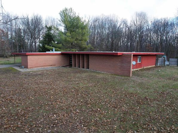 521 S Middle St, Grayville, IL 62844