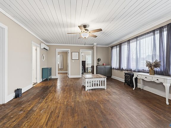 3rd image of 1448 Main St