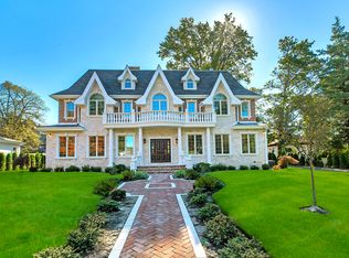 24 North Dr, Great Neck, NY 11021