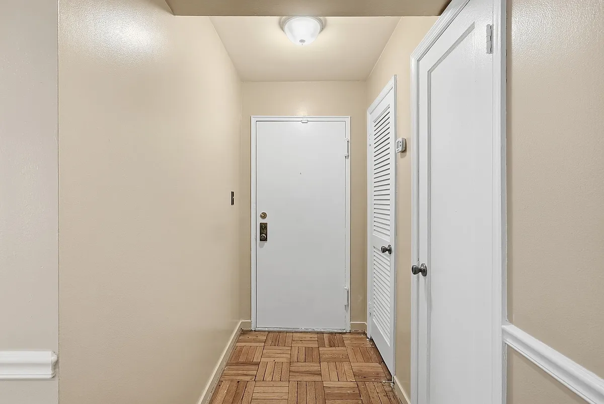Building Photo - 2208 Washington Ave #102