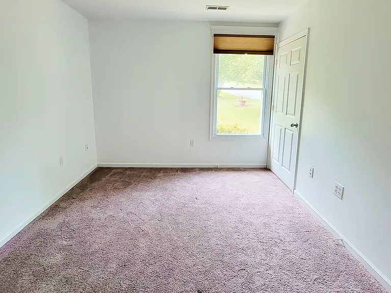 823 Cove Point Rd — Photo 3