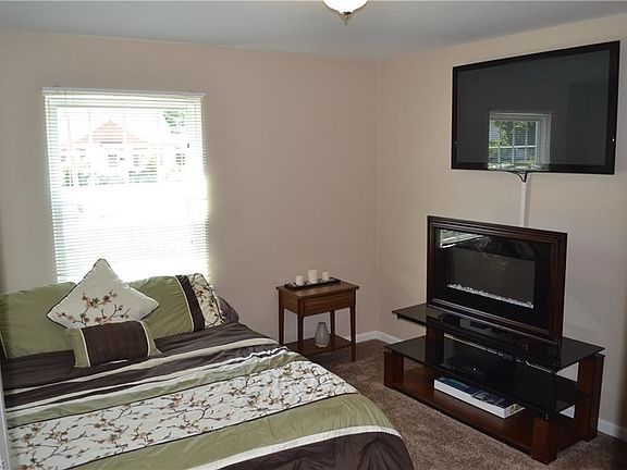 4th image of 25301 Richards Ave
