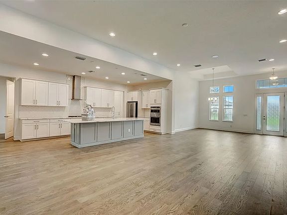 4th image of 6102 Lungo Lago Dr
