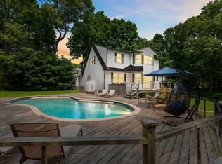 61 Middle Line Hwy, Southampton, NY 11968