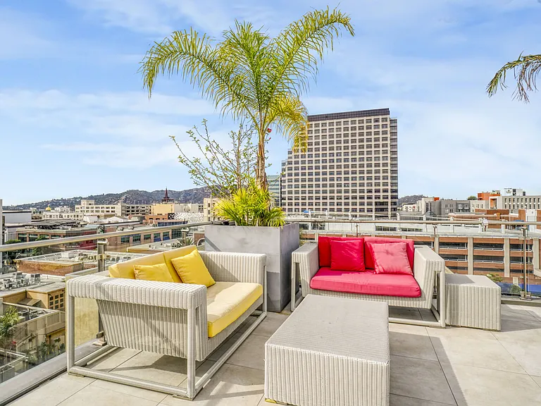 Maia Avira at Glendale Sundeck