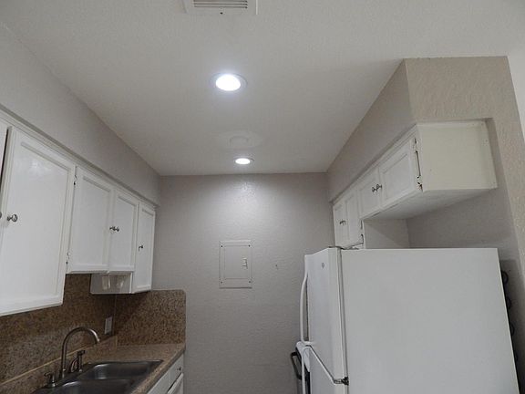 3rd image of 921 Quetzal St APT 2