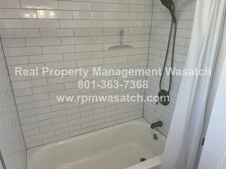 1388 Country Ln — Photo 24