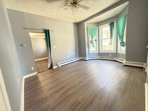428 Salem St APT 1