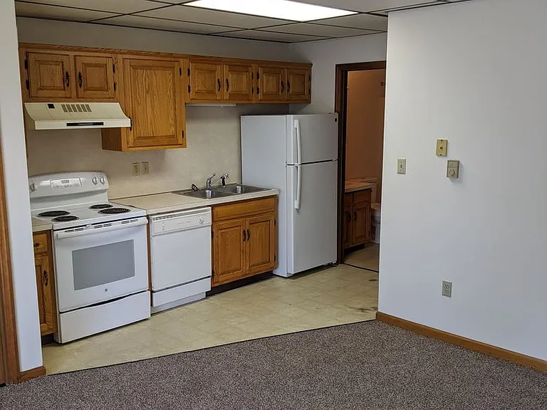 110 E Hummelstown Street — Photo 6