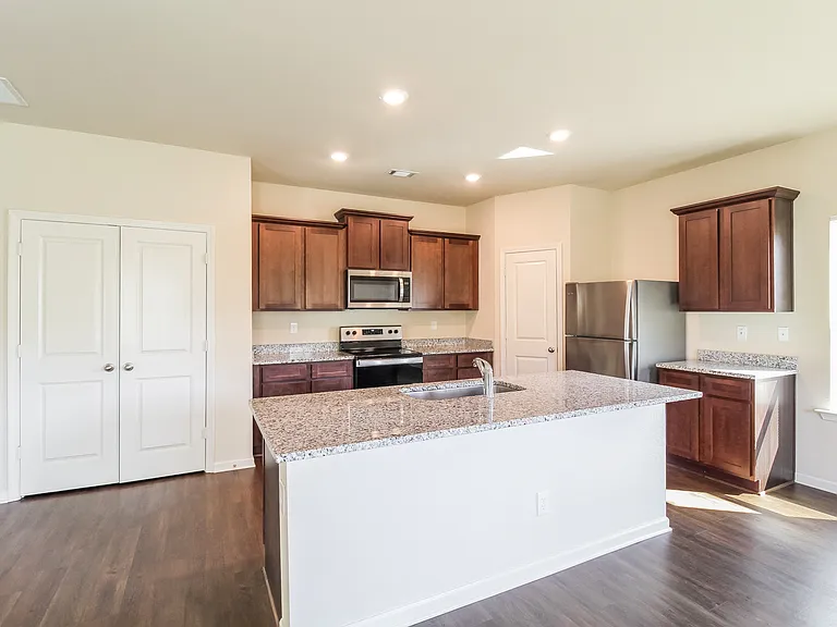 772 Fitzroy Dr — Photo 4