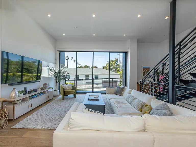 2506 S Wilson Ave — Photo 24