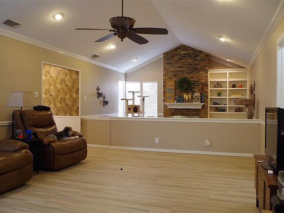 2nd image of 1601 Trail Glen Ct
