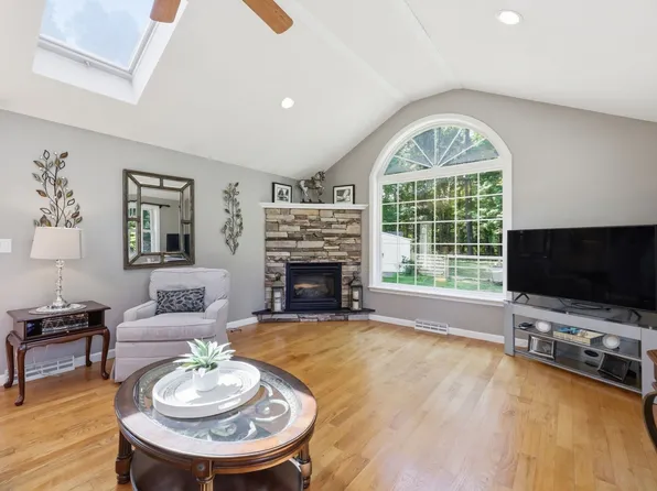 37 Squirrel Rd, Springfield, MA 01108