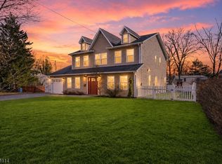 44 Manor Rd, Livingston, NJ 07039