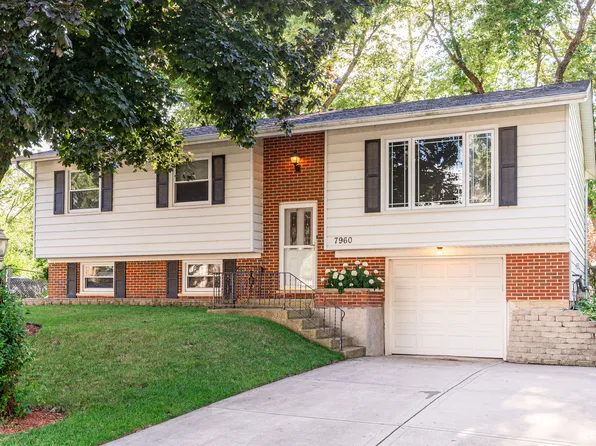 7960 Asbury Cir N, Hanover Park, IL 60133