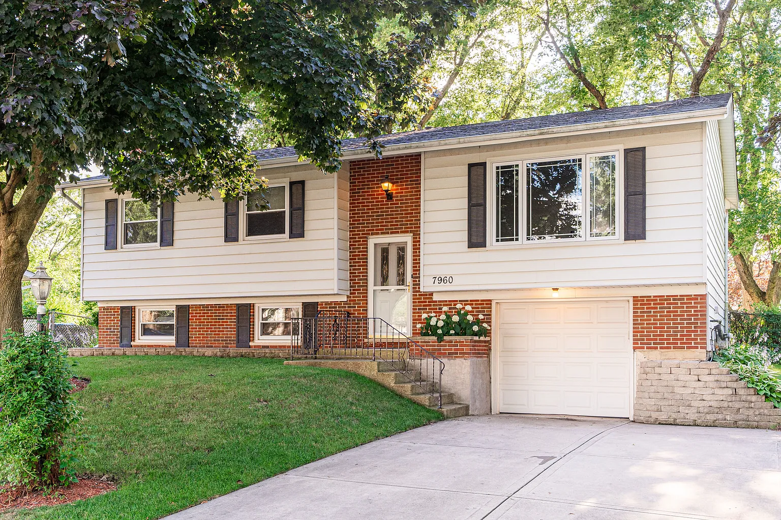 7960 Asbury Cir N photo 1