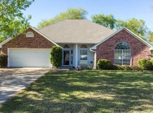 817 Edgewood Cir, Lindale, TX 75771