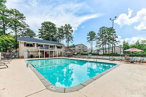Building Photo - Crown Pointe
