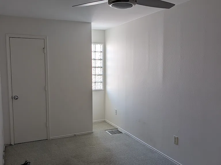 2852 Lee St — Photo 12