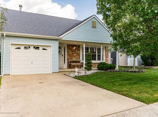4 Trent Dr, Toms River, NJ 08757