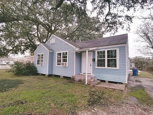 203 Beatrice St Photo 1