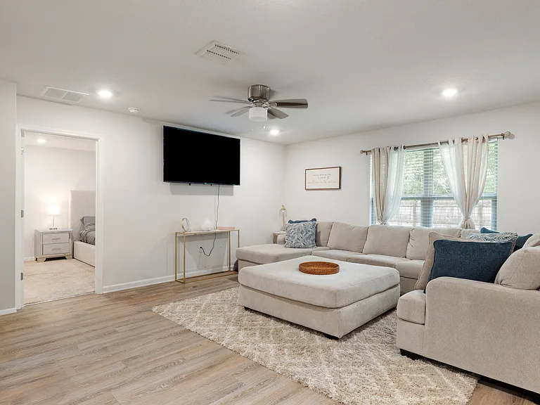 6364 Burrow Ln — Photo 12