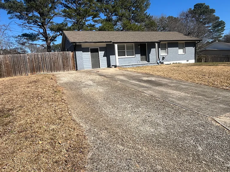 8206 Sussex Dr — Photo 2
