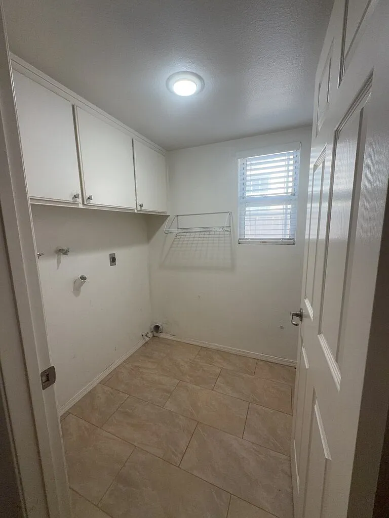 4 bed, 3.0 bath, 2369 sqft, $3,150 — Photo 4