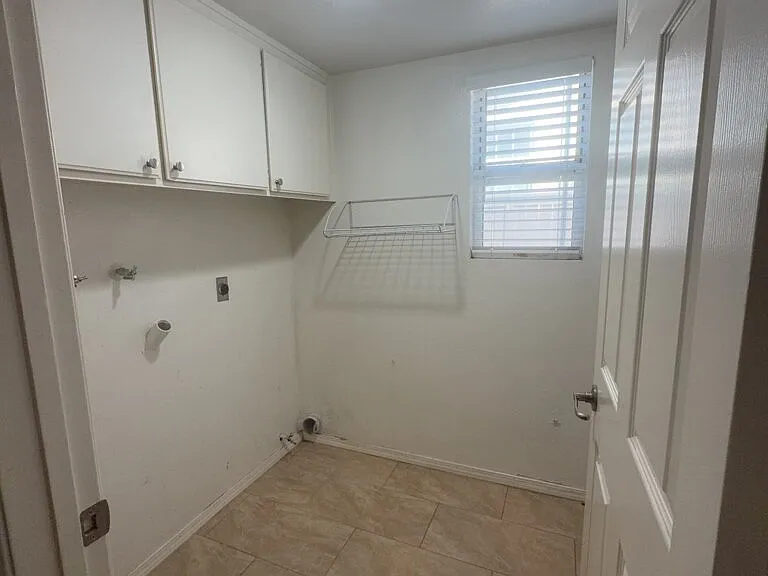 9586 Shadow Springs Dr — Photo 4