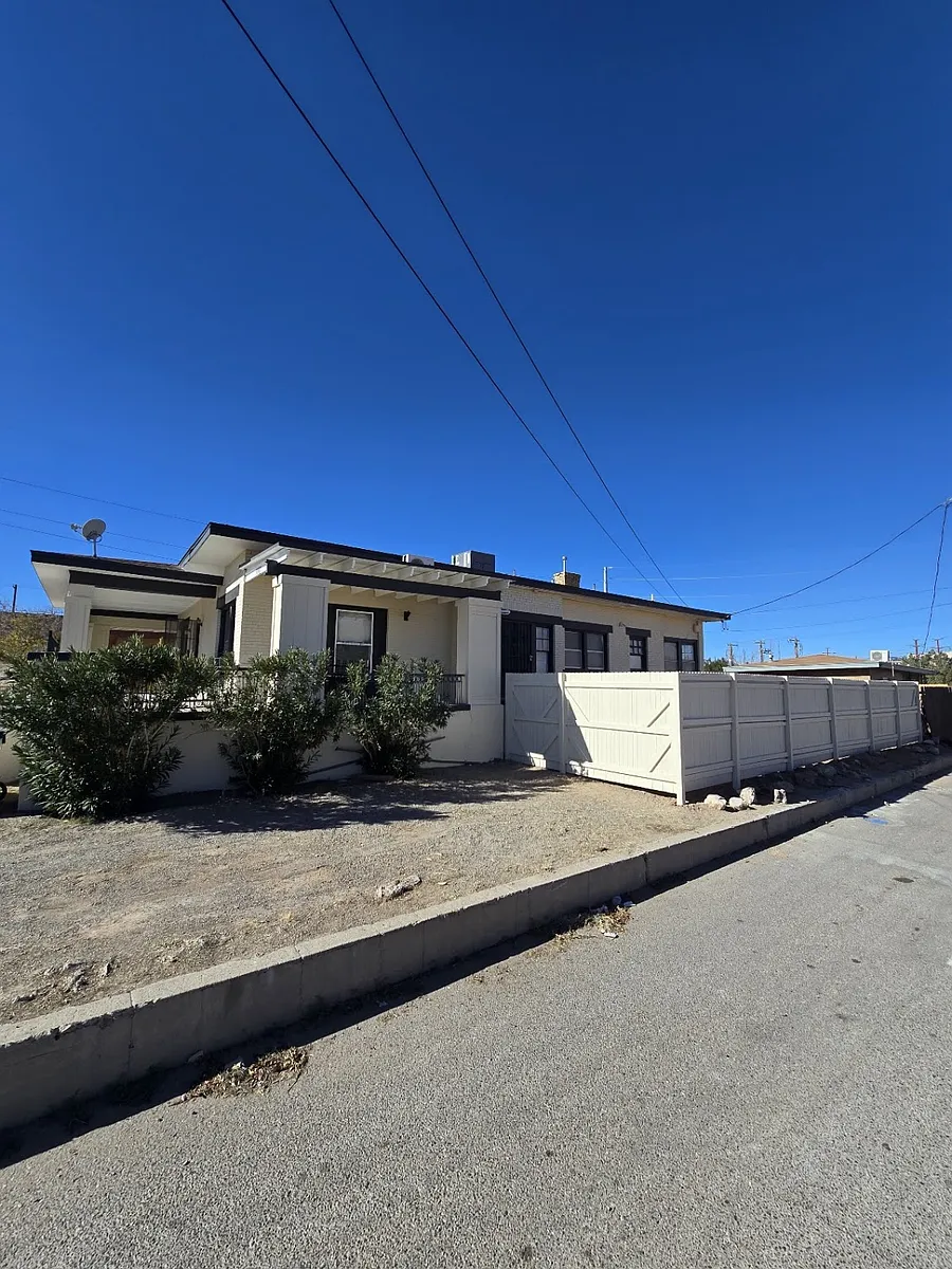 Building Photo - 111 W Cliff Dr #0