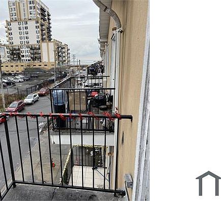 3rd image of 153 Beach 26th St #3