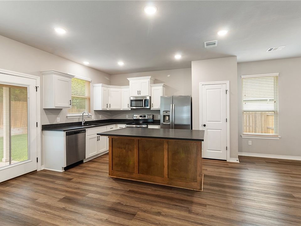 1st image of 2507 Lightfoot Ln