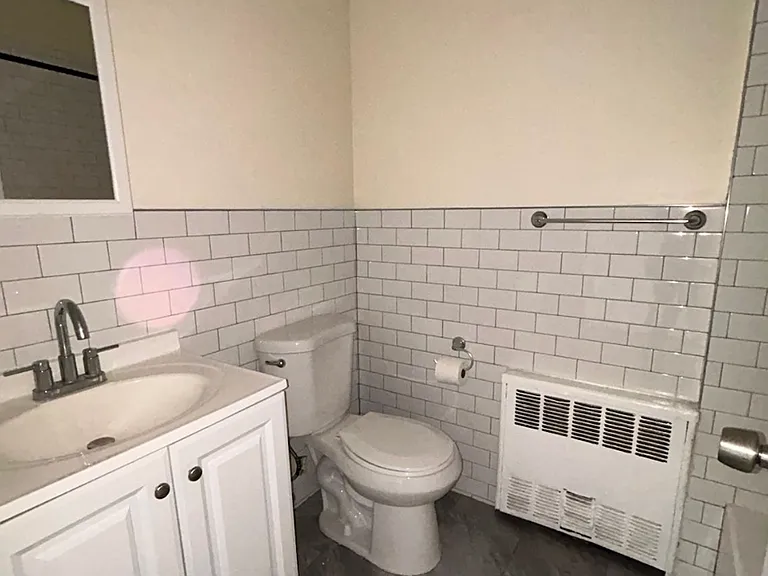 964 E 100th St #964 — Photo 6