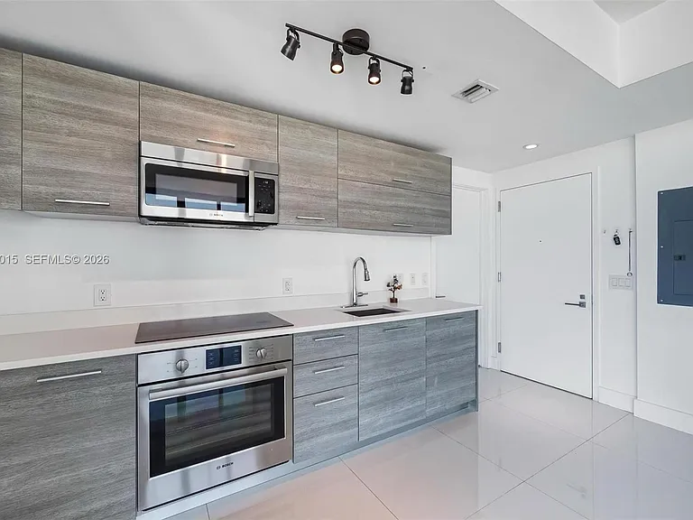 650 NE 32nd St #3408 — Photo 2