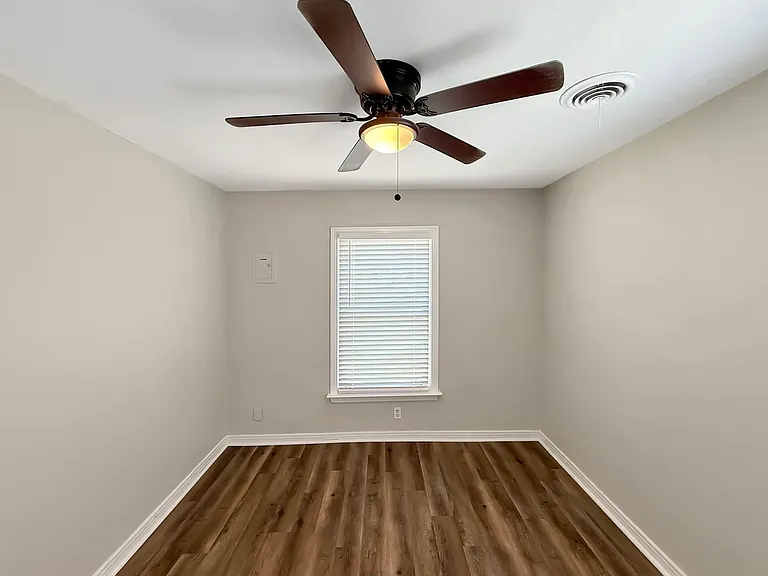 5017 Fairfax St — Photo 12
