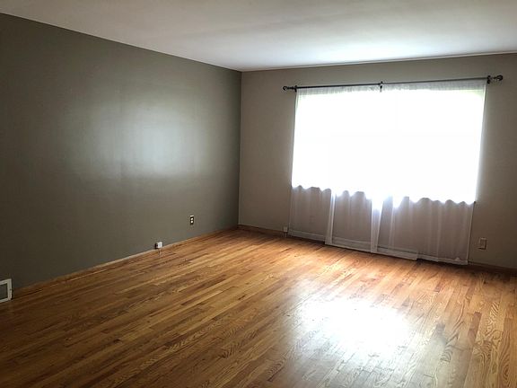 Living room picture window