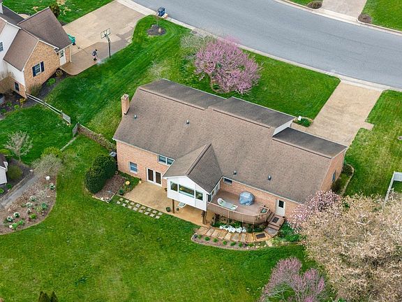 2nd image of 2935 Pin Oak Dr