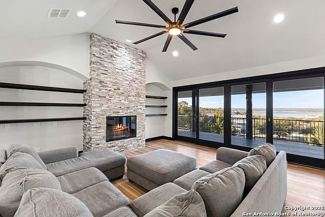 141 Oak Shores Dr — Photo 32
