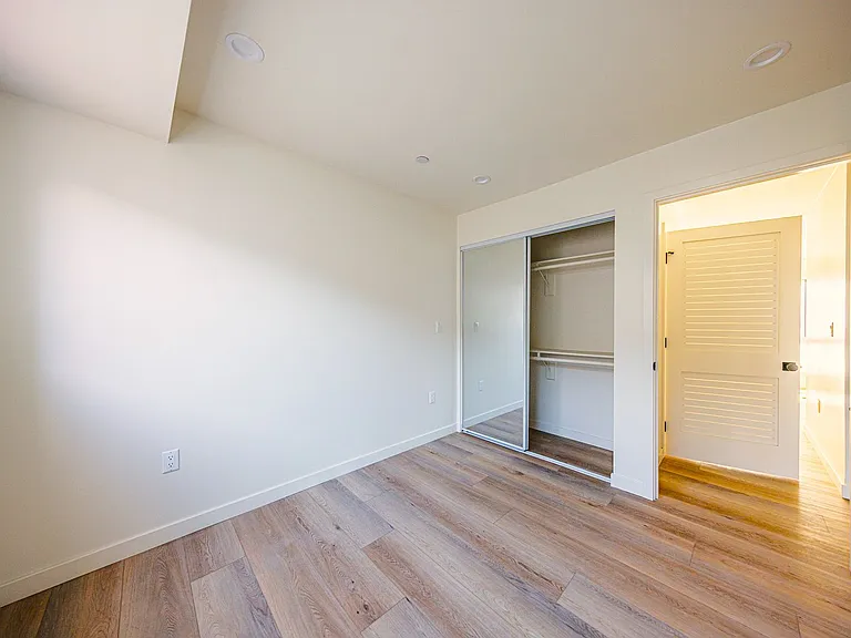 5933 Comey — Photo 13