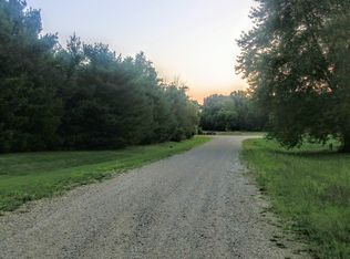 Donnas Dr, South Lyon, MI 48178