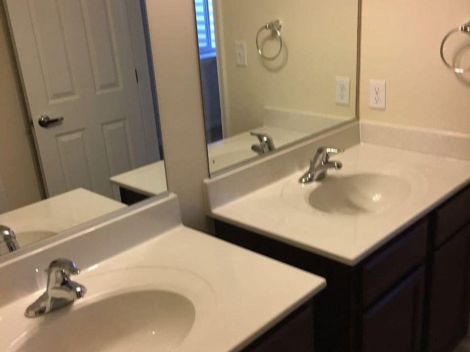 2nd image of 208 Harlem Ln