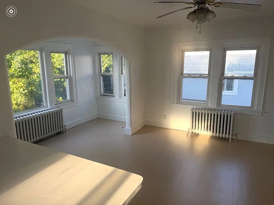 122 Greenvale Ave #2