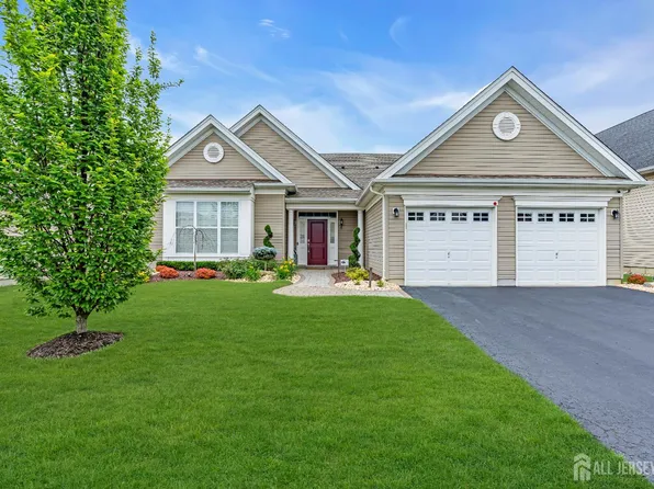 8 Sahalee Dr, Monroe Township, NJ 08831