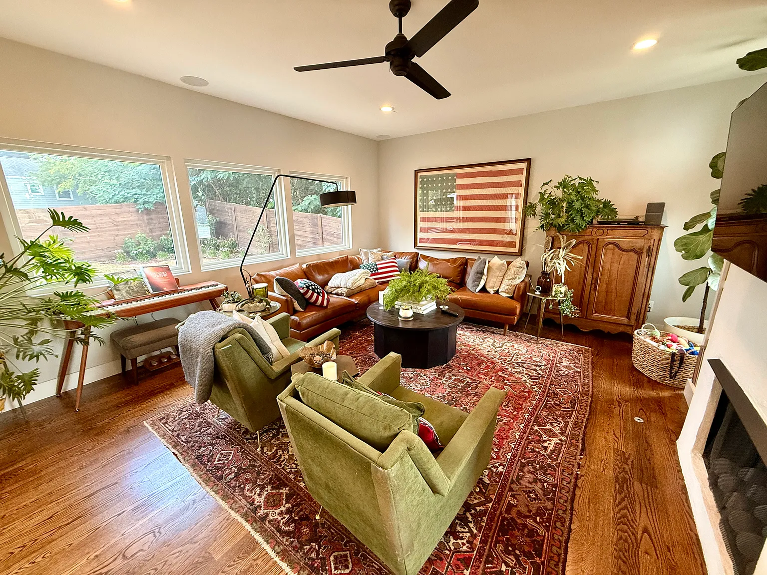 3 bed, 2.5 bath, 2206 sqft, $5,000 — Photo 4