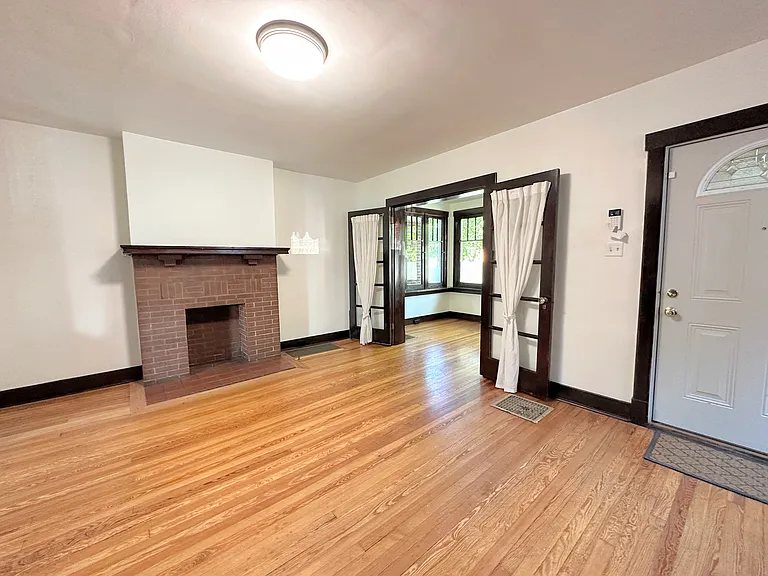 7104 Schoyer Ave — Photo 3