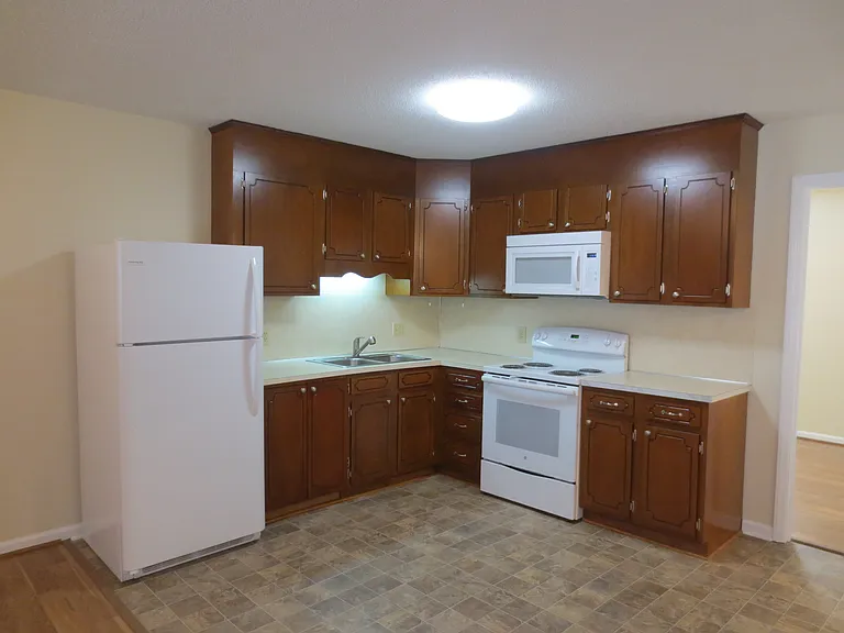 720 Kincaid Cir #7 — Photo 6