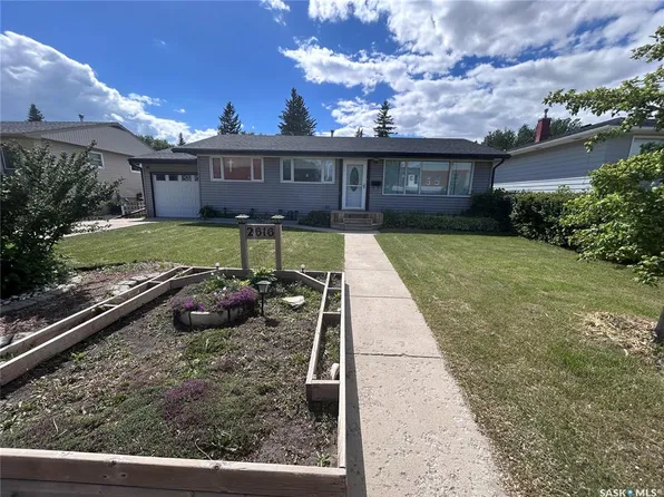 2616 Clarence AVENUE S, Saskatoon, SK S7J 1M6