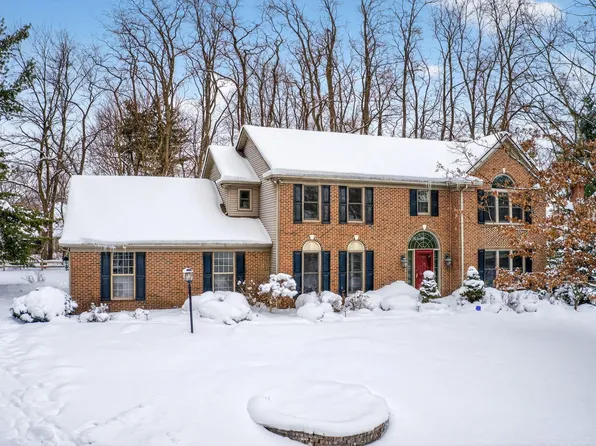 15731 Cedar Cove Dr, Granger, IN 46530